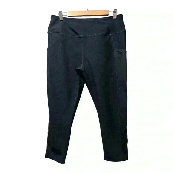 Mondetta Black Leggings with side pockets and striped mesh on legs. Size XL. - Picture 2 of 6